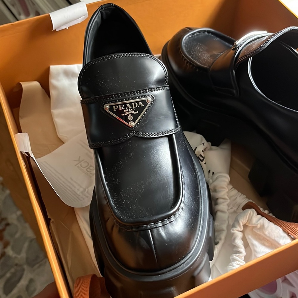 COPY - Prada leather loafers !!
